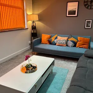  Apartment Hilltop Place Near Racecourse United Kingdom