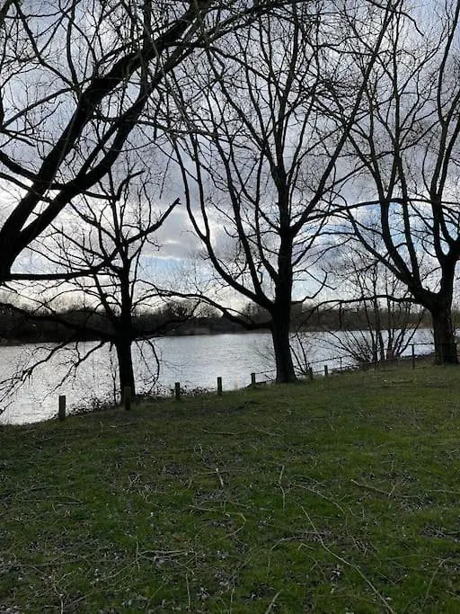Lakeside View 2 Bedroom House Birmingham 0*,