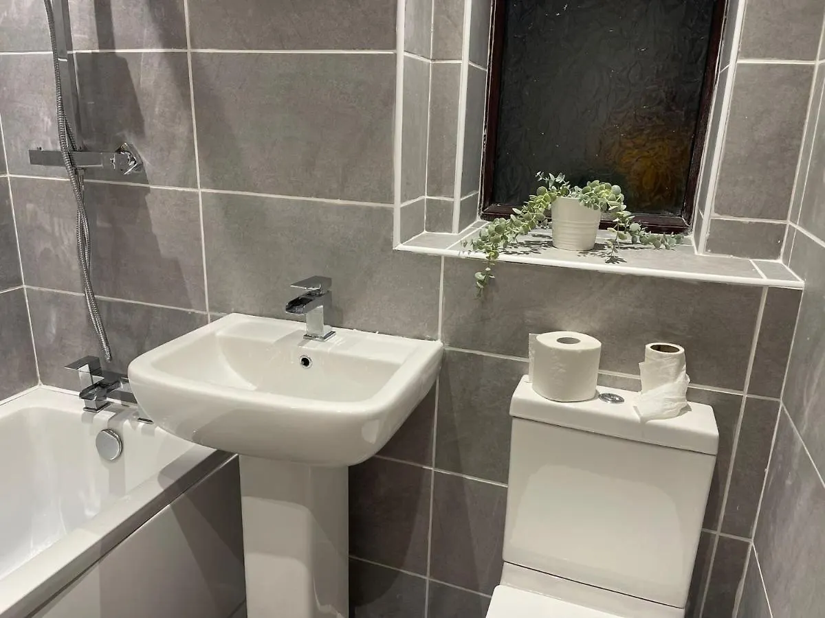Lakeside View 2 Bedroom House Birmingham United Kingdom