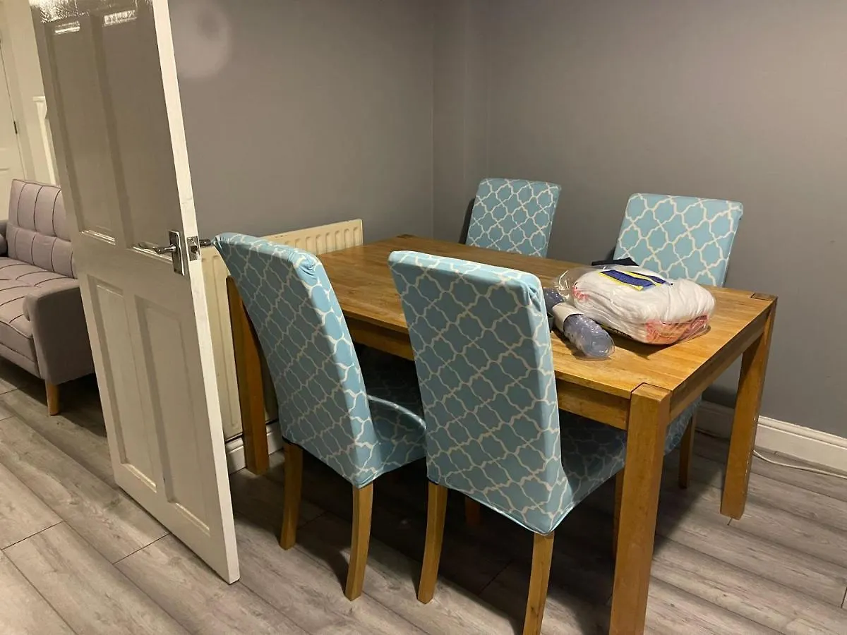 Lakeside View 2 Bedroom House Birmingham 0*,  United Kingdom